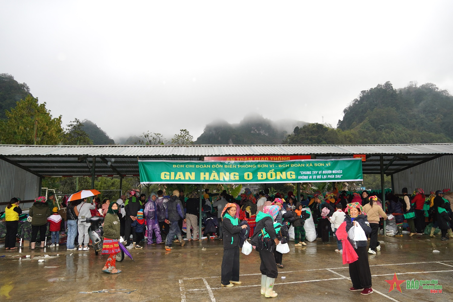 “Gian hàng 0 đồng” gắn kết tình quân dân biên giới địa đầu Tổ quốc